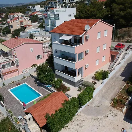 아파트 Stunning View With Pool