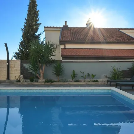 Apartment Stunning View With Pool