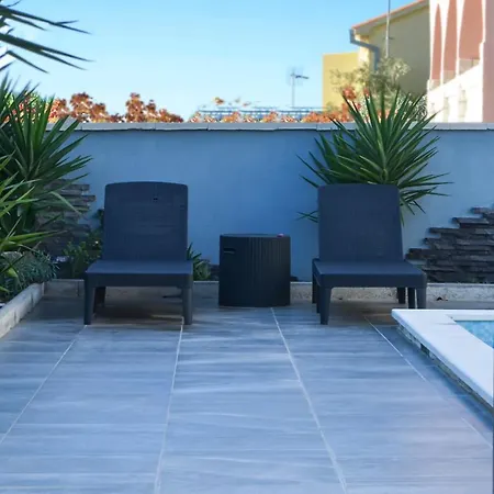 Stunning View With Pool Apartment
