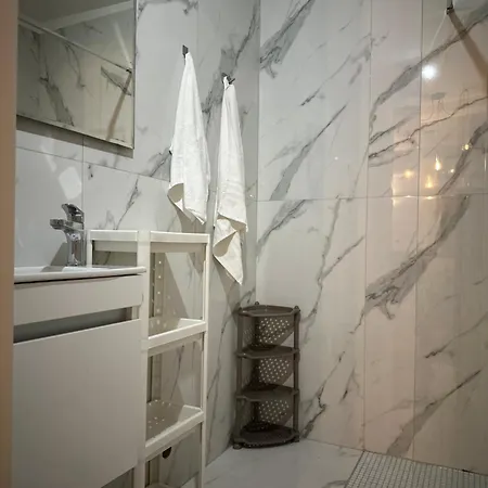 Stunning View With Pool 트로기르