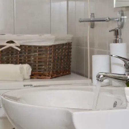 Stunning View With Pool Lejlighed