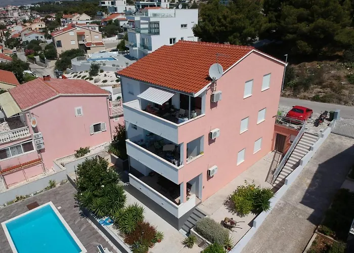 Stunning View With Pool Apartmán *