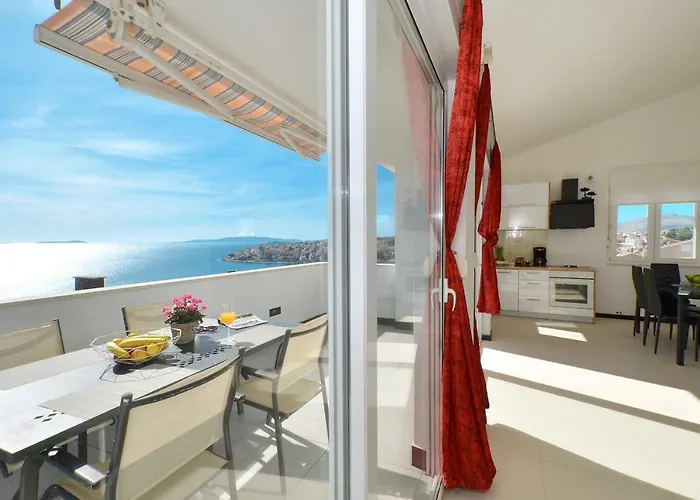 Stunning View With Pool Apartmán