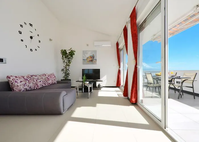 Stunning View With Pool Apartmán Trogir