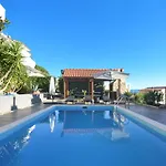 Stunning View With Pool 트로기르