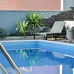 아파트 Stunning View With Pool 트로기르