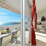 Stunning View With Pool 아파트