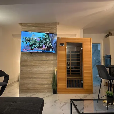 Stunning View With Pool Apartmán